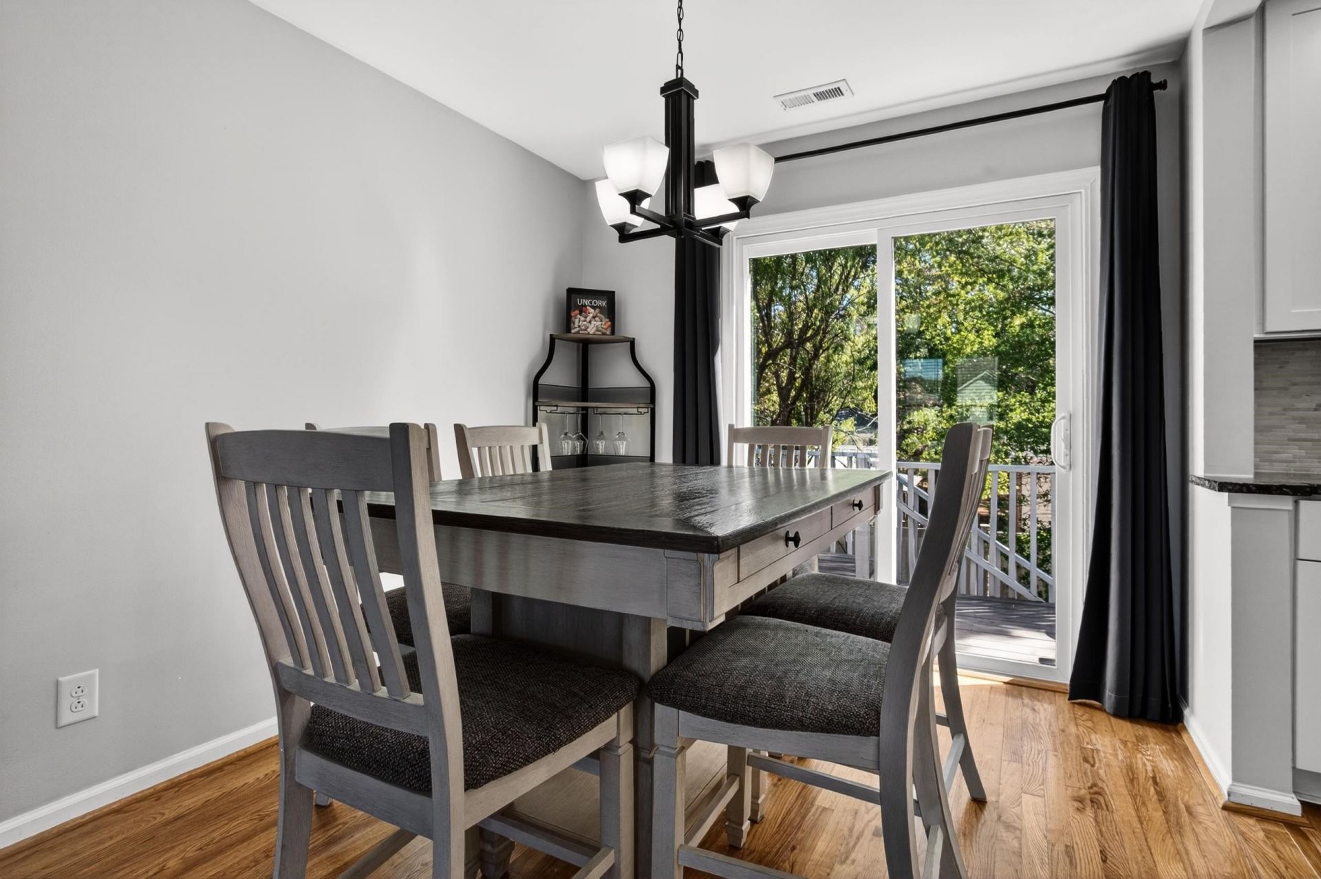 922 Salt Pl. Photo 9