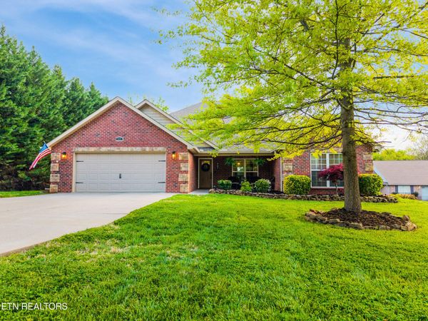907 Huntington Farms Rd, Maryville, TN 37803