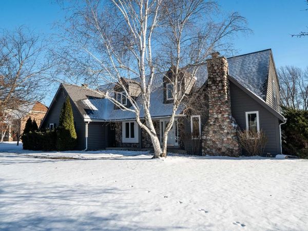 6331 Parkview ROAD, Greendale, WI 53129