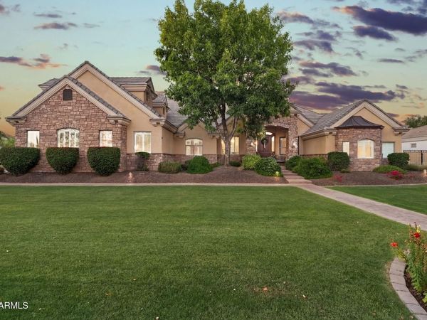 2918 E WATERMAN Way, Gilbert, AZ 85297