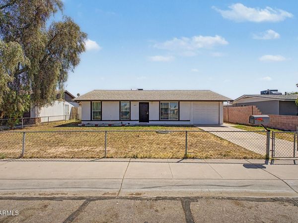 8827 W HEATHERBRAE Drive, Phoenix, AZ 85037