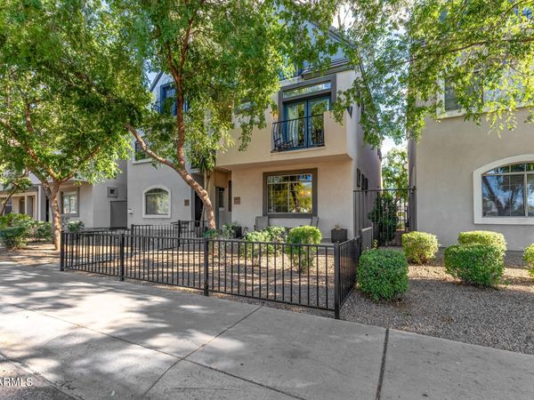 2847 E PINCHOT Avenue, Phoenix, AZ 85016