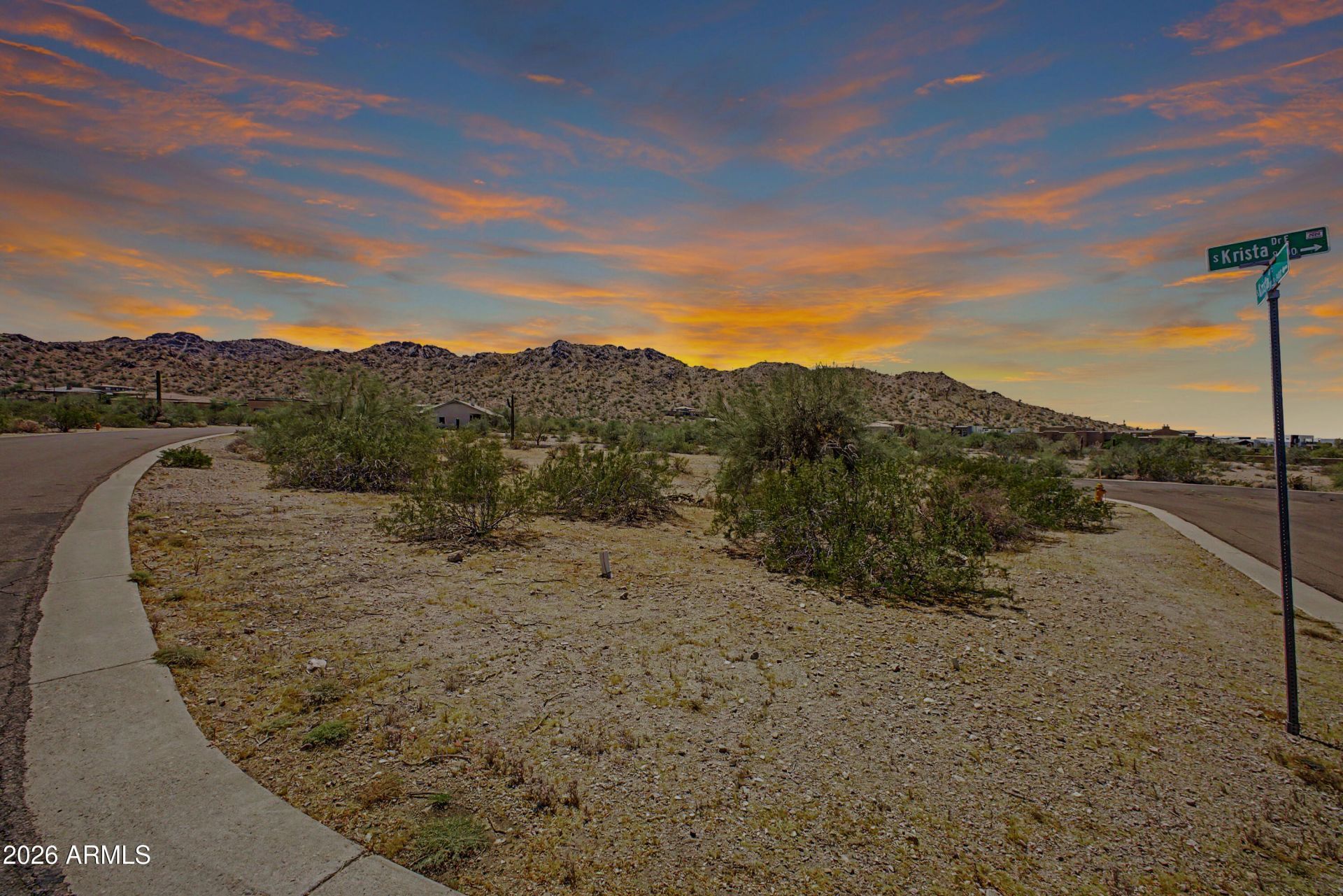 9400 S KRISTA Drive E, Goodyear, AZ 85338