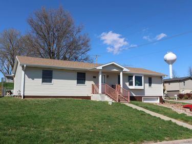 922 S SCENIC Drive, OAKLAND, IA 51560