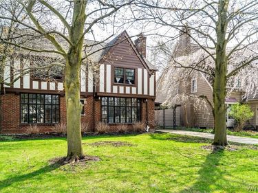 133 Fairlawn Dr , Buffalo, NY 14226