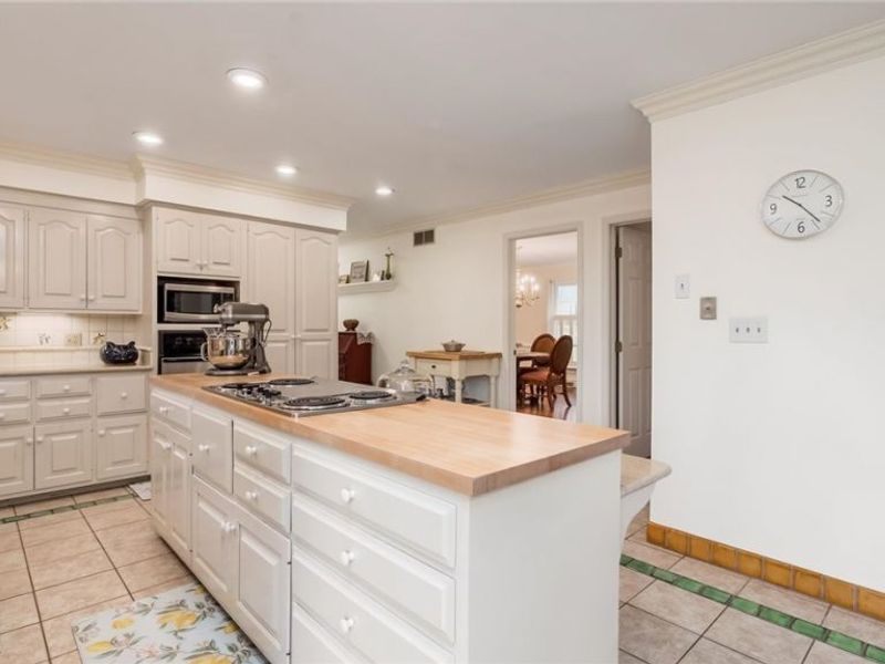 480 W Highland Drive, Zanesville, OH 43701 Photo 11