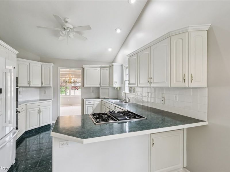 616 Sally Circle, Wadsworth, OH 44281 Photo 11