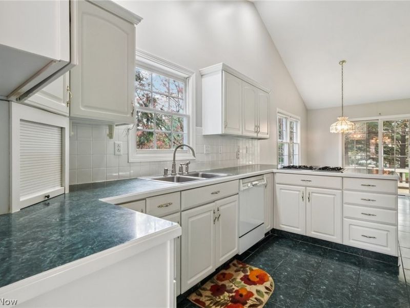 616 Sally Circle, Wadsworth, OH 44281 Photo 9