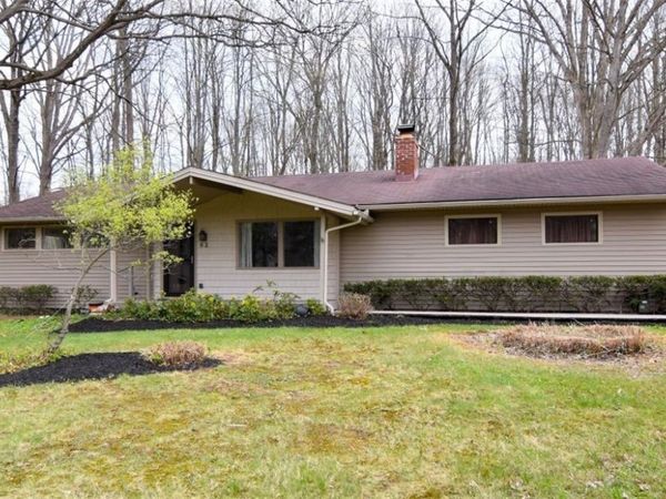62 W Bel Meadow Lane, Chagrin Falls, OH 44022