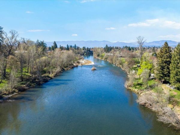 1300 Daisy Lane, Grants Pass, OR 97527