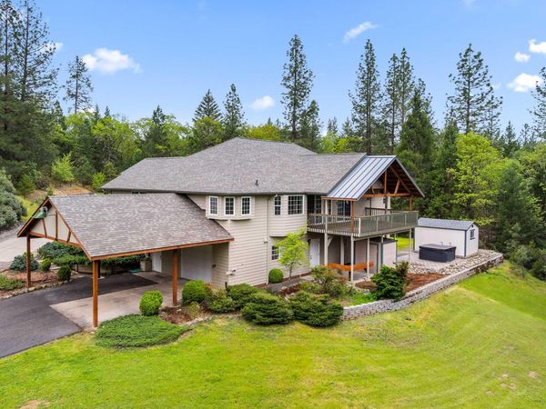 279 Palos Verdes Drive, Grants Pass, OR 97526