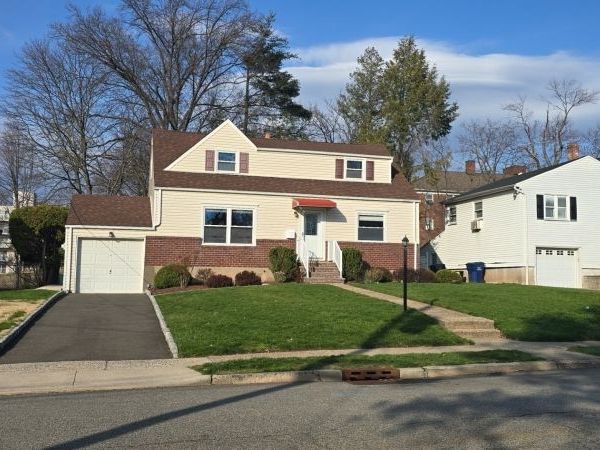 446 Maple Hill Dr, Hackensack, NJ 07601