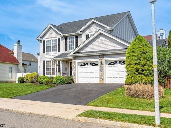 6 Kyle Dr, Lopatcong, NJ 08865