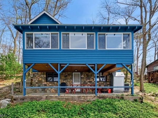 1193 Lakeside Dr E, Vernon, NJ 07422