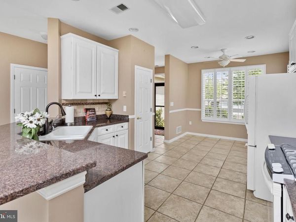 18 AMBROSE DRIVE, COLUMBUS, NJ 08022