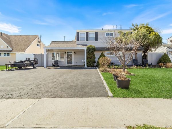 26 Picture Lane , Hicksville, NY 11801