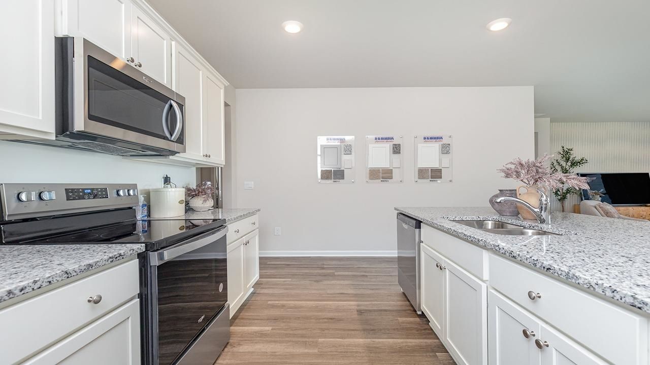 304 Skyward St.  Photo 5