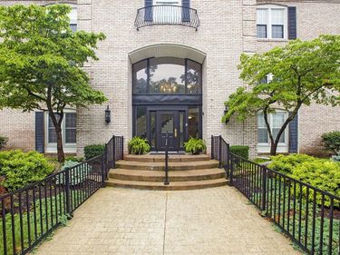 1077 Greenleaf Boulevard, Unit 101, Elkhart, IN 46514