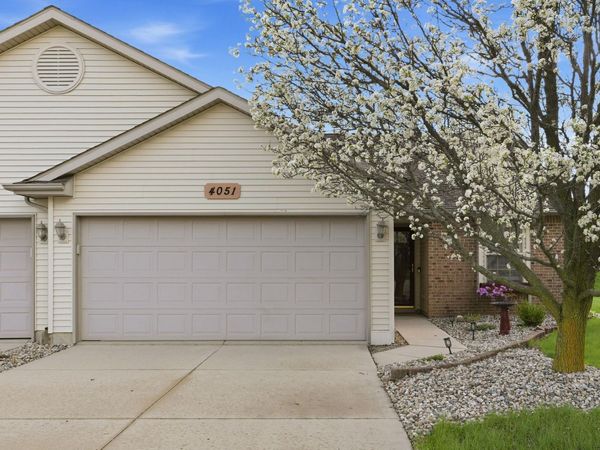 4051 Cobblestone Cove, New Haven, IN 46774