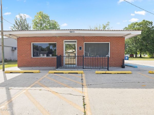 605 S Lewis Street , New Iberia, LA 70560