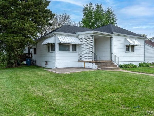 110 W 4T ST, St Jacob, IL 62281