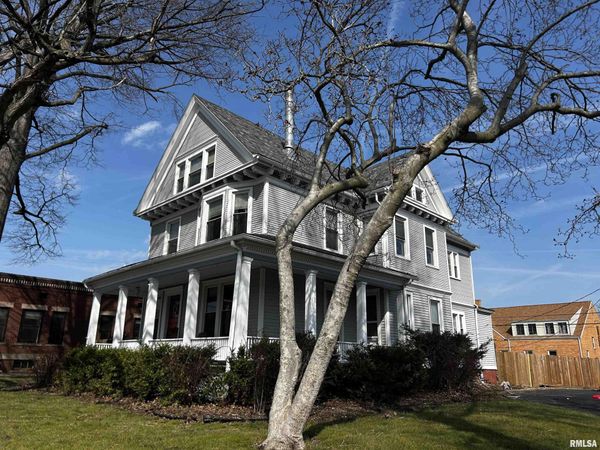 609 W ADAMS Street, Taylorville, IL 62568