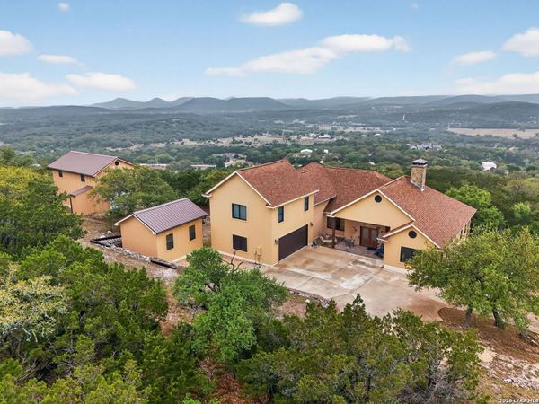 1076 SADDLEBACK RIDGE TRL, Bandera, TX 78003