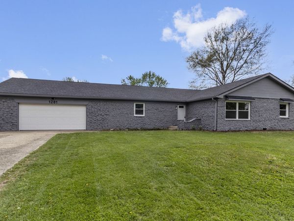 1281 Fox Trail Drive E, New Palestine, IN 46163