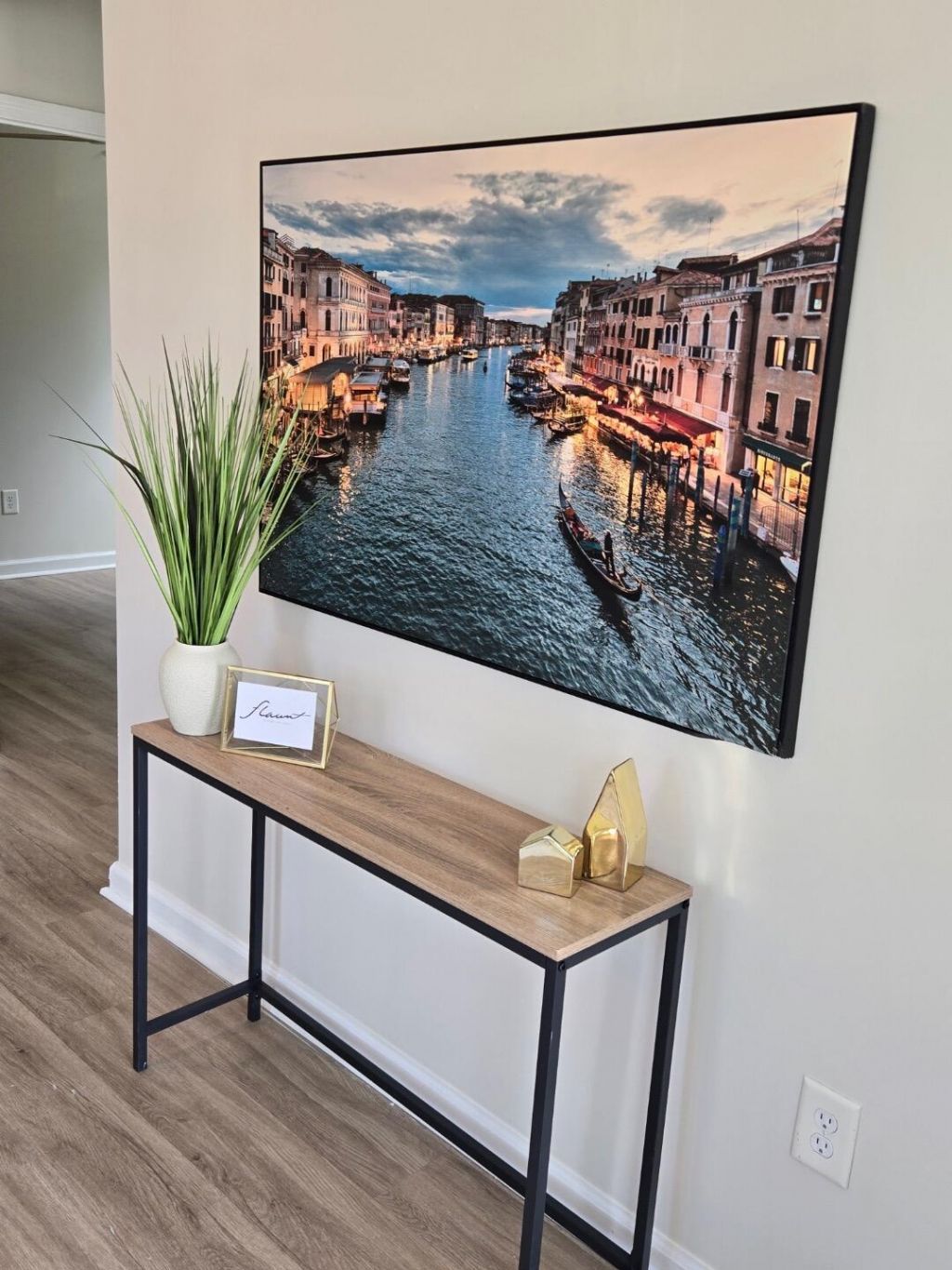 2363 Cosmopolitan Street Photo 5