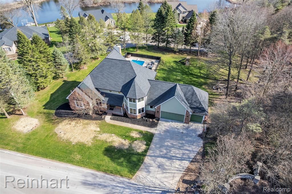 2750 Bayview Drive, Hamburg Township, MI 48169 Main Photo
