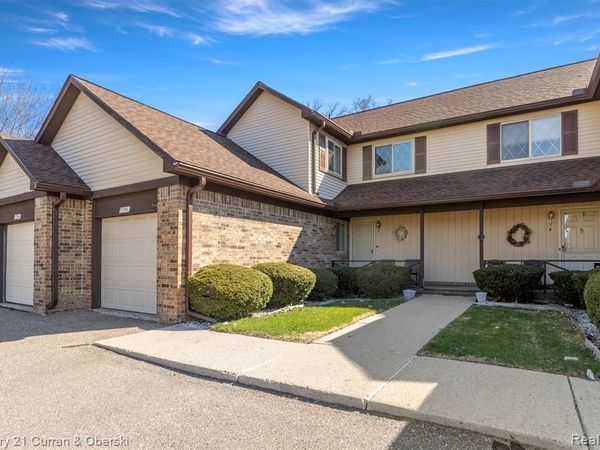 3756 Heritage Parkway, Dearborn, MI 48124