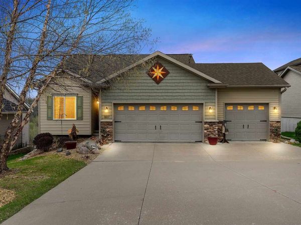 807 10th Avenue Place, Coralville, IA 52241