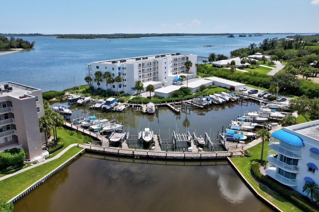 6122 S River Run Drive, Unit 203B, Sebastian, FL 32958 Photo