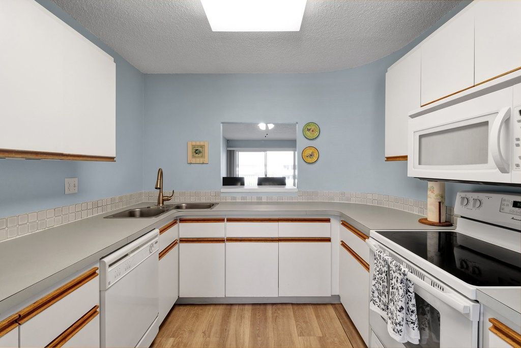 6122 S River Run Drive, Unit 203B, Sebastian, FL 32958 Photo