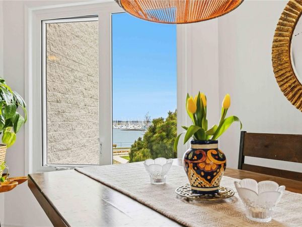 1450 Beach Dr, Unit #205, Oak Bay, BC V8S 2N8