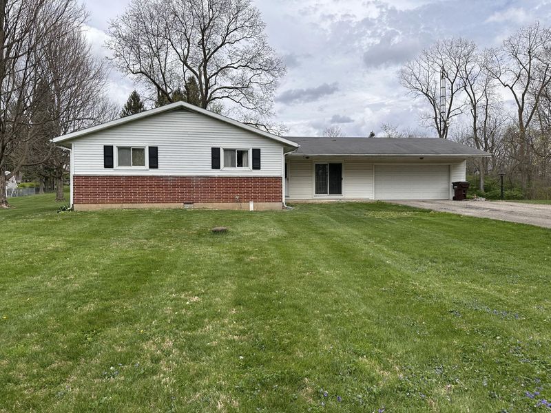 2351 Carriage Hill Drive, Bellefontaine, OH 43311 Photo 1