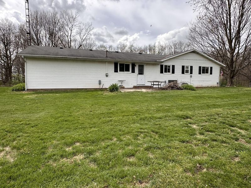 2351 Carriage Hill Drive, Bellefontaine, OH 43311 Photo 2
