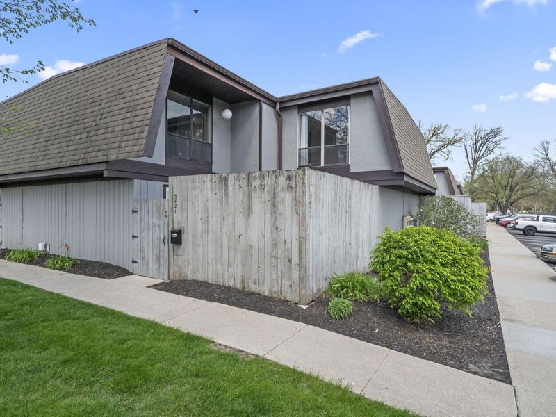 5421 Worthington Forest Place E, Columbus, OH 43229 Photo 3