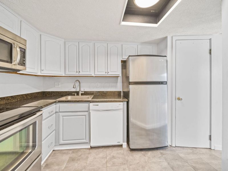 5421 Worthington Forest Place E, Columbus, OH 43229 Photo 6