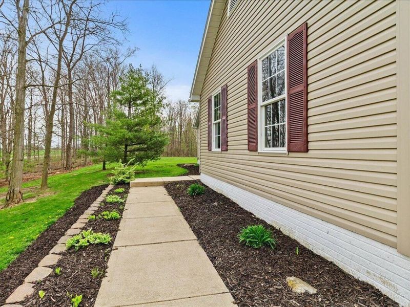 32000 N Middlesworth Road, West Mansfield, OH 43358 Photo 6