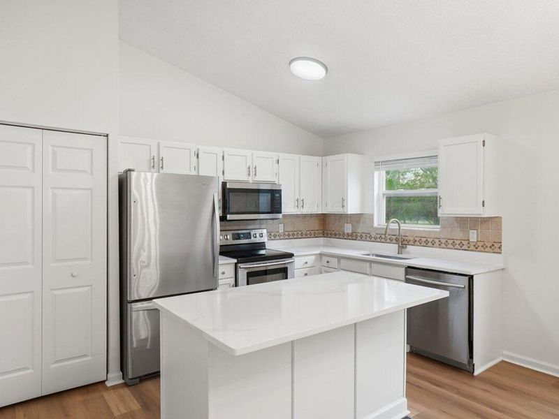 343 Oak Village Drive, Columbus, OH 43207 Photo 11