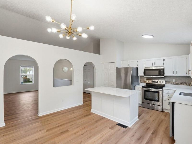 343 Oak Village Drive, Columbus, OH 43207 Photo 12