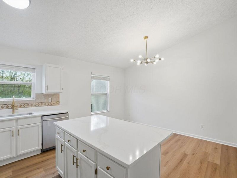 343 Oak Village Drive, Columbus, OH 43207 Photo 14