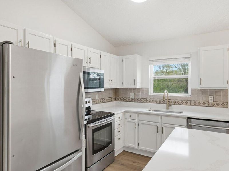 343 Oak Village Drive, Columbus, OH 43207 Photo 16