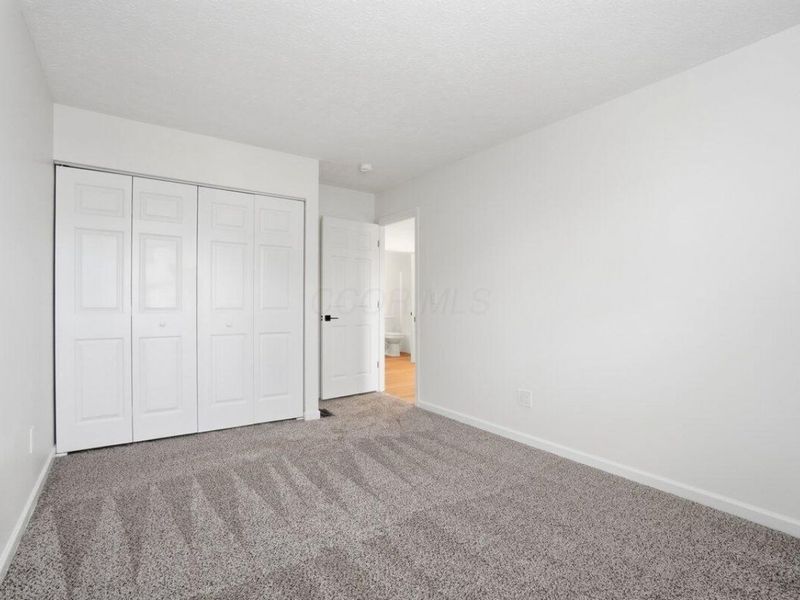 343 Oak Village Drive, Columbus, OH 43207 Photo 22