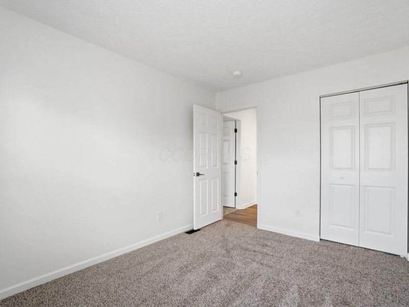 343 Oak Village Drive, Columbus, OH 43207 Photo 24