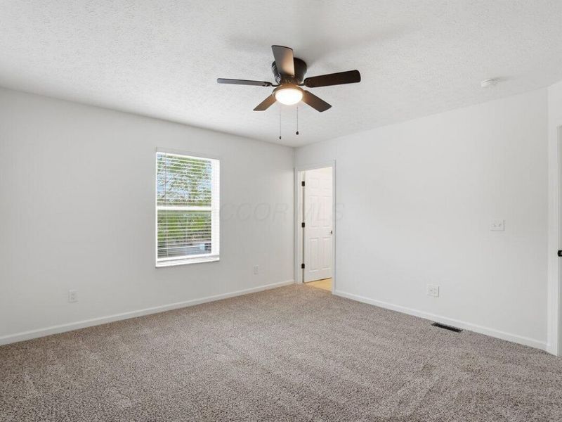 343 Oak Village Drive, Columbus, OH 43207 Photo 27