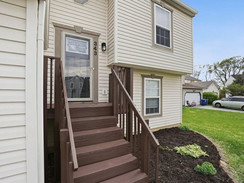 343 Oak Village Drive, Columbus, OH 43207 Photo 3