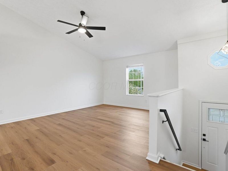 343 Oak Village Drive, Columbus, OH 43207 Photo 5