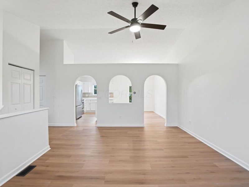 343 Oak Village Drive, Columbus, OH 43207 Photo 7